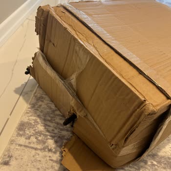 Kargom Paramparça Halde Apartman Önüne Bırakıldı Teslim Bile Edilmedi