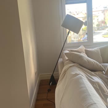 Retraso en reembolso por devolución de lámpara defectuosa en Zara Home