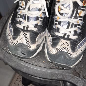 Skechers zapatillas, punta rota y sin solución tras enviar a revisión