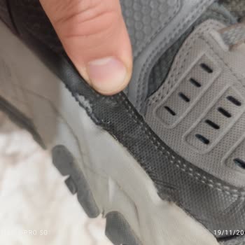 Zapatillas Skechers de Invierno se agrietaron pronto, reclamo rechazado