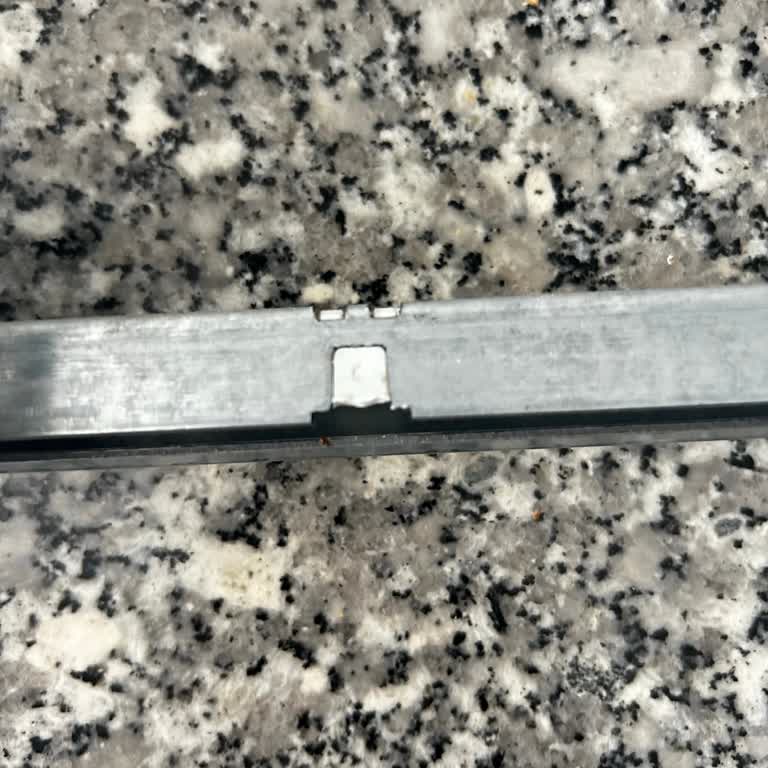 Blum Ray Sistemindeki Kırık Parça Çekmeceyi Kullanılamaz Hale Getirdi