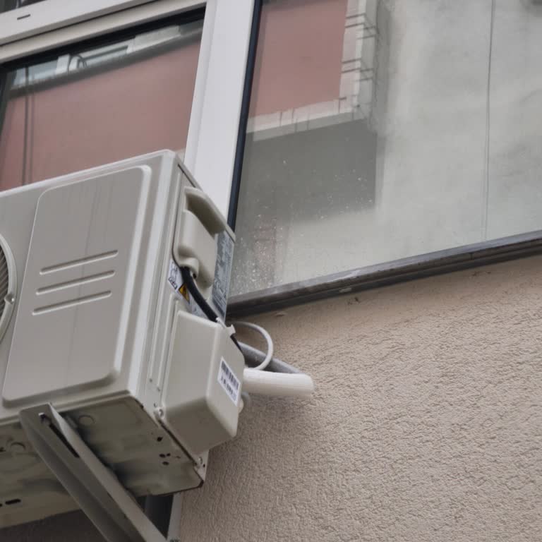 Montaj Hatası Nedeniyle Klimadan Su Akıntısı Ve Evde Hasar Oluştu