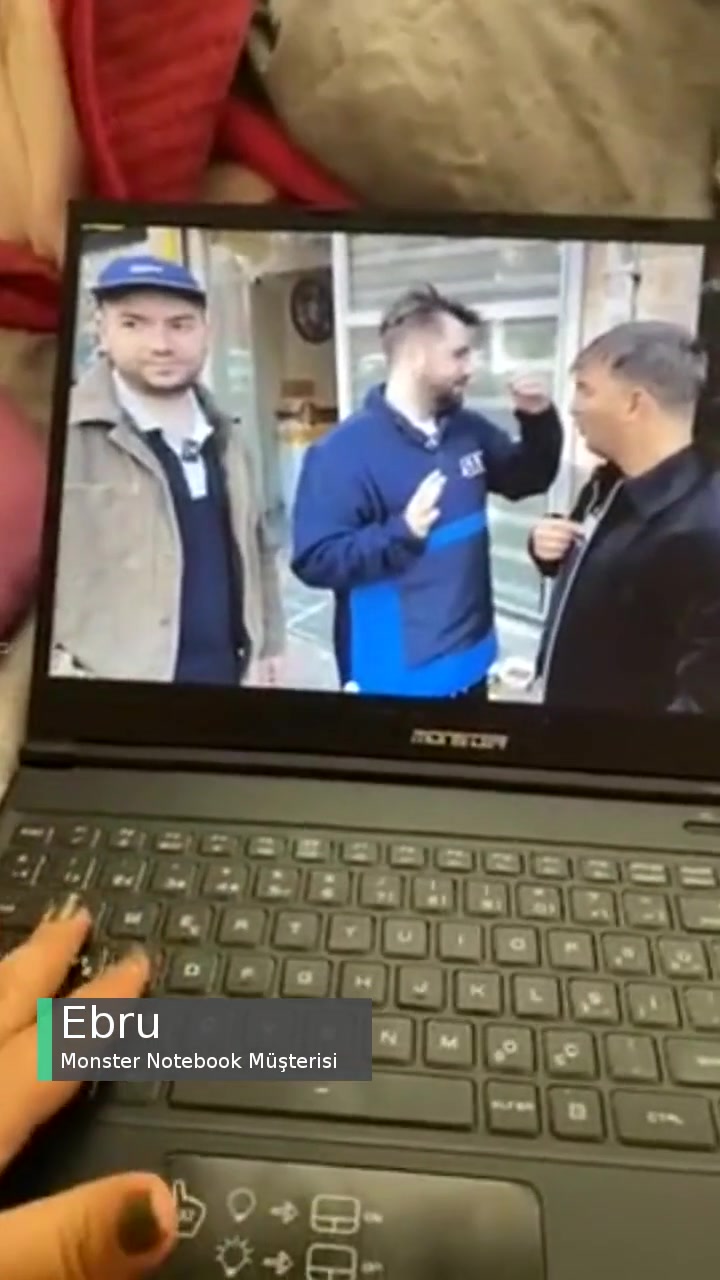 Monster Bilgisayarım Dondu videonun kapak resmi