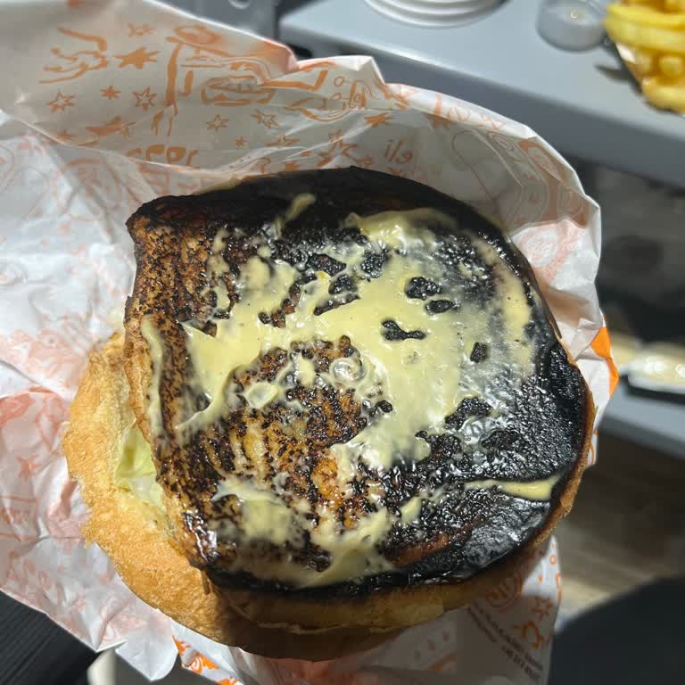 Yanık Burger Ürünü Ve Müşteri Memnuniyetsizliği