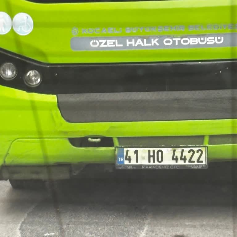 Otobüs Şoförünün Yolda Saygısız Ve Tehlikeli Davranışları