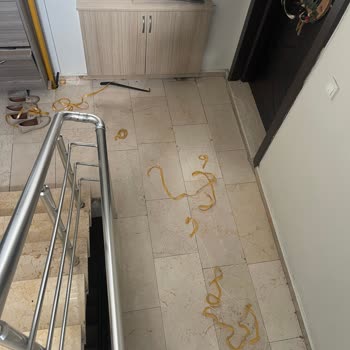 Fiber Kablo Montajı Sonrası Apartmanda Temizlik Yapılmadı, Görüntü Kirliliği Oluştu