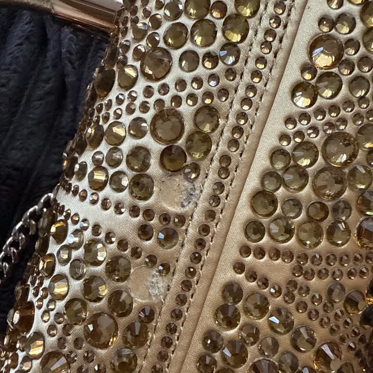 Guess Taşlı Çantada Kısa Sürede Taş Dökülmesi Ve Kalite Sorunu