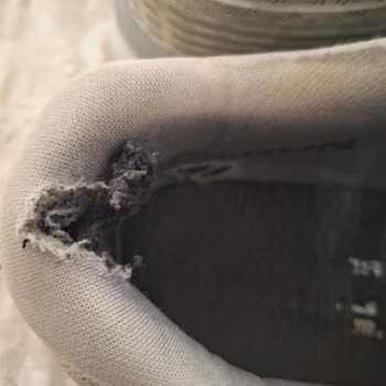 Kısa Sürede Deforme Olan Ayakkabıya Destek Verilmedi, Mağduriyetim Giderilmiyor