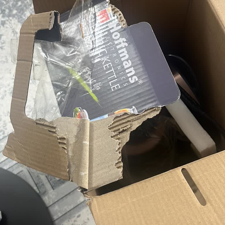 Yırtık Kutuda Gelen Kettle Ve İletişimsizlik Mağduriyeti