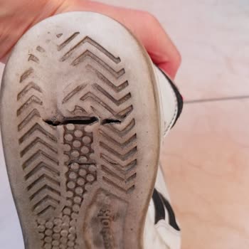 Kısa Sürede Tabanı Çatlayan Spor Ayakkabıya Ret Yanıtı Aldım