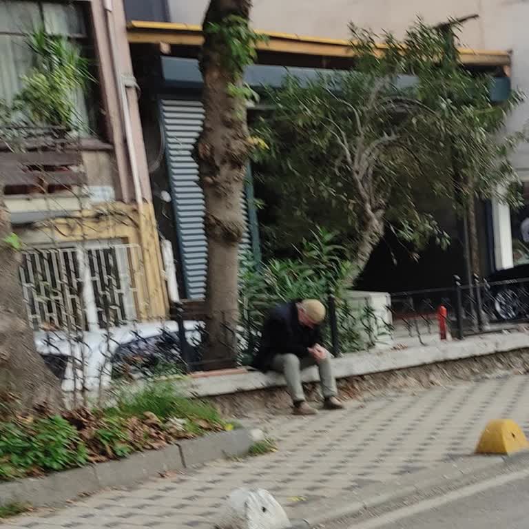 Kaldırımda Sürekli Para İsteyen Kişi Hakkında Şikayet