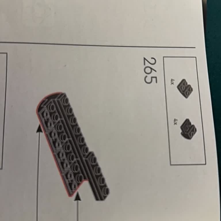 I Can’t Finish My LEGO Tuxedo Cat Set Because a Key Front-Leg Piece Is Missing