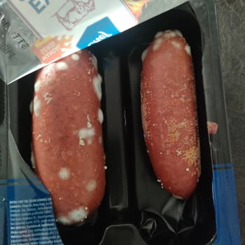 Son Kullanma Tarihi Geçmemiş Sucukta Küf Ve Gıda Güvenliği Endişesi