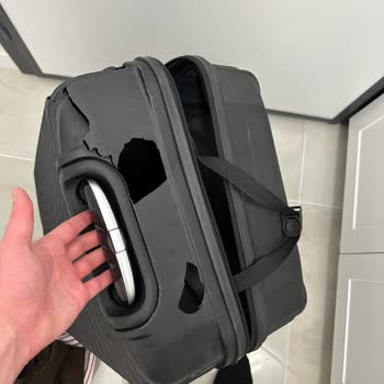 Pegasus Uçuşunda Bavullarımız Paramparça Oldu, Değerli Eşyalarımız Kayboldu