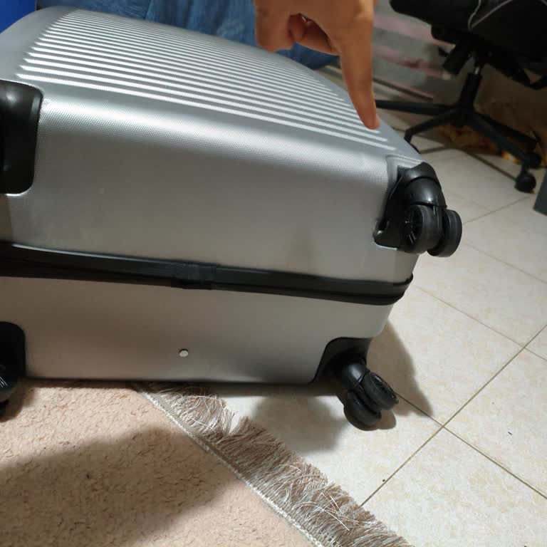 Kırık Teslim Edilen Valiz İçin Migros Money İle Zararımın Karşılanmasını Talep Ediyorum