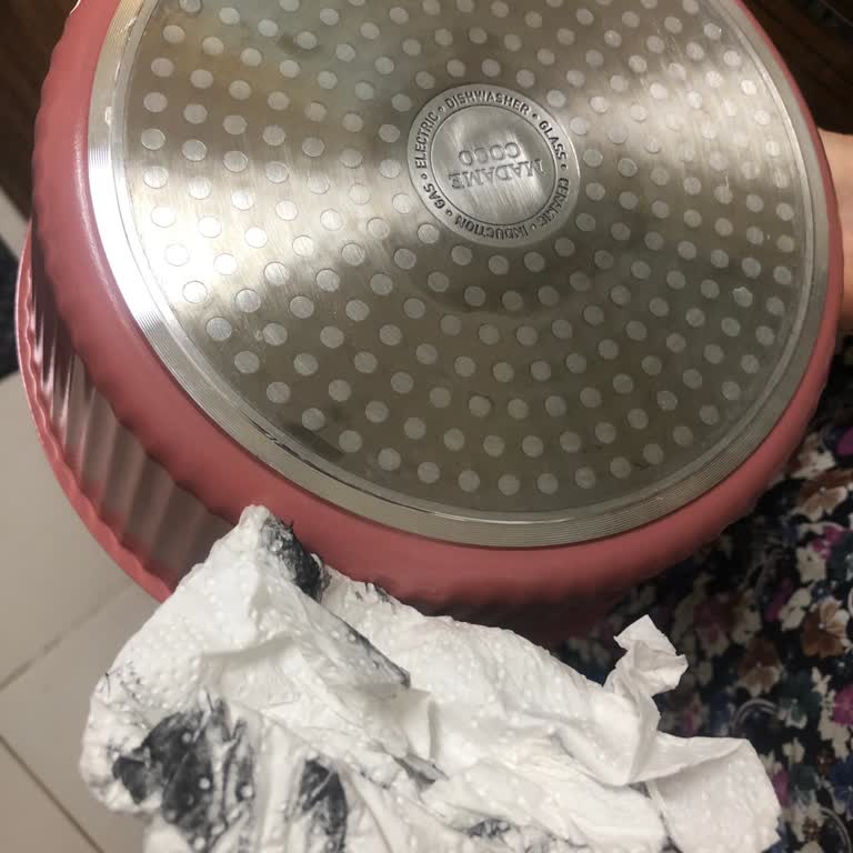 Tencere Setinden Sürekli Siyah Boya Çıkıyor, Sağlığımız Tehlikede