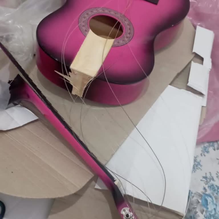 Sürat Kargo İle Gönderdiğim Gitar Hem Geç Teslim Edildi Hem De Kırık Ulaştı