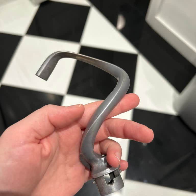 Arzum Mutfak Şefi Yoğurma Aparatında Kararma Ve Sağlık Endişesi