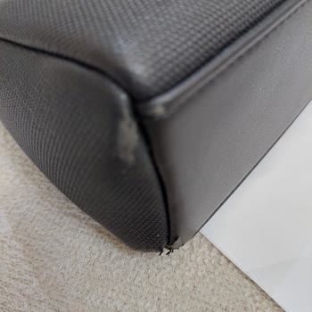 Benetton Shoulder Bag Peeling After Minimal Use - Refund Request