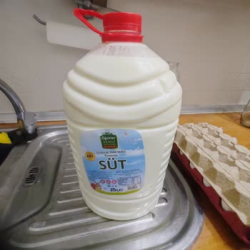 Gıda Güvenliğine Duyarsızlık: Son Kullanım Tarihi Belirsiz Süt Ve Bilgisiz Yumurtalar