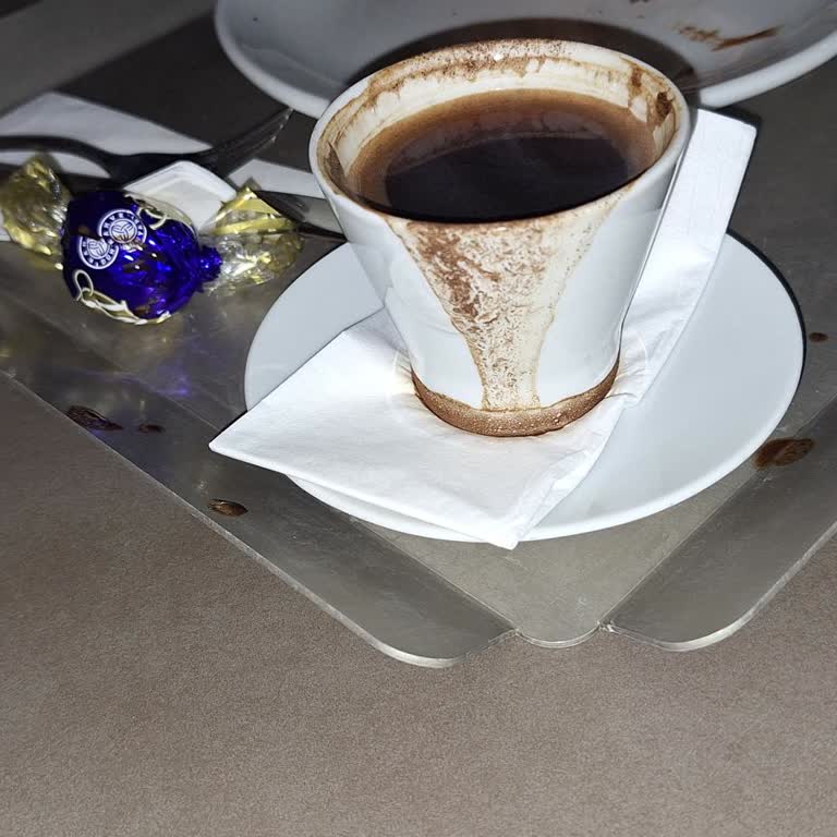 Kahve Dünyası'nda Sallanan Masalar Konforu Ve Güvenliği Tehdit Ediyor