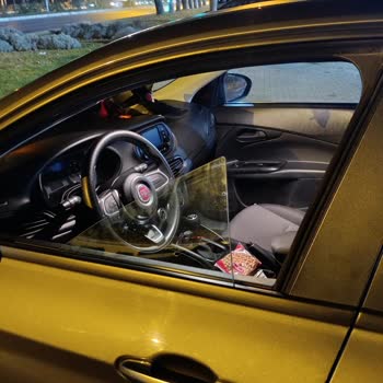 Avis Kiraladığım Aracın Camı Yolda Bozuldu, Mağduriyetim Giderilmedi