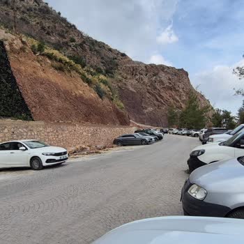 Kızılbük Thermal Resort'ta Güvenlik Zafiyeti Nedeniyle Araçta Büyük Hasar