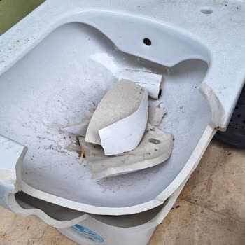 Klozet Kapağı Kapanınca Parçalandı, Firma İlgisiz Davrandı