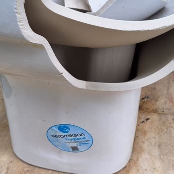 Klozet Kapağı Kapanınca Parçalandı, Firma İlgisiz Davrandı