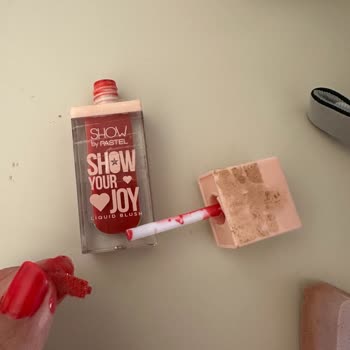 Yeni Alınan Allığın Aplikatörü İlk Kullanımlarda Kırıldı