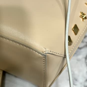 Aldığım Çantanın Kenarları 1 Ayda Soyuldu, Boyner Sorumluluk Almadı