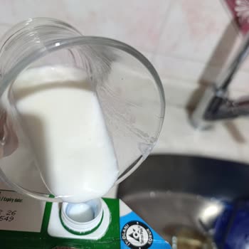 Sütaş Son Kullanma Tarihi Geçmemiş Sütte Bozukluk ve Güven Kaybı