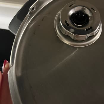 Yeni Alınan Düdüklü Tencerede İlk Yıkamada Pas Lekesi Oluştu, Güvenim Sarsıldı