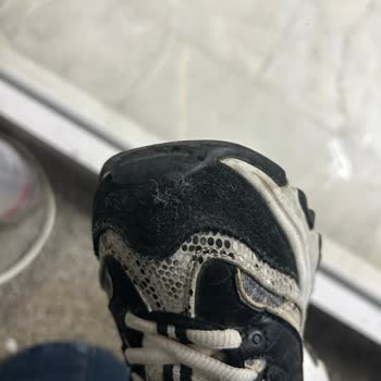 Kısa Sürede Yırtılan Ayakkabıya Ret Cevabı Ve Mağduriyet