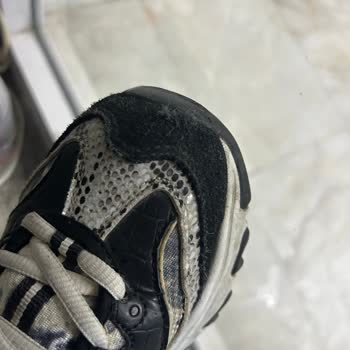 Kısa Sürede Yırtılan Ayakkabıya Ret Cevabı Ve Mağduriyet