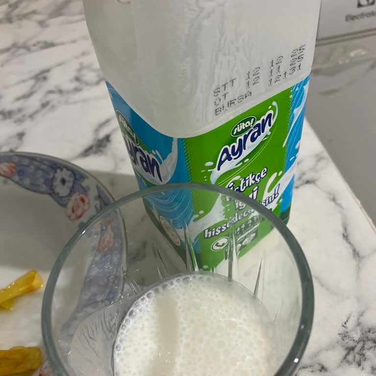 Ayranın İçinden Sinek Çıkması Nedeniyle Sağlık Ve Hijyen Endişesi