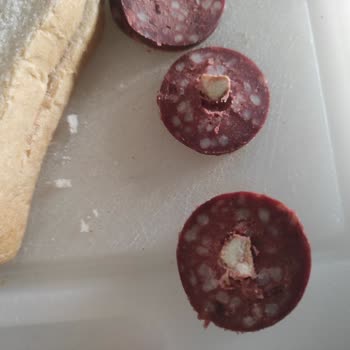 Sucuk İçinde Yabancı Madde Bulmam Güvenimi Sarstı