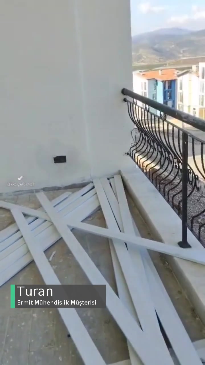 İzmir Selçuk TOKİ İkinci Etap Yüklenici Firma Ermit İnşaat Problemli! videonun kapak resmi