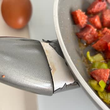 Korkmaz Mutfak Eşyaları Kısa Sürede Sapı Yanan Tava Nedeniyle Üçlü Setin İadesini Talep Ediyorum