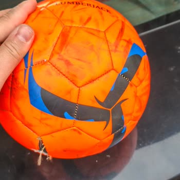 Bir Haftada Deforme Olan Futbol Topu Hayal Kırıklığı Yarattı