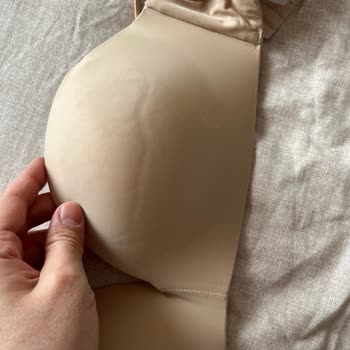 Kalıbı Bozuk Ve Rahatsız Edici Sütyenler İçin Değişim Talebi