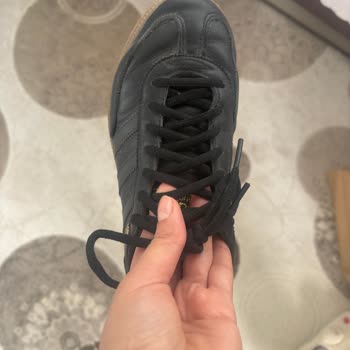 Aldığım Adidas Ayakkabı Kısa Sürede Deforme Oldu, Mağaza İlgisiz Kaldı