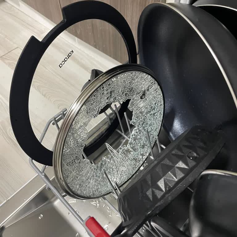 Kırılan Sahan Kapağı İçin Çözüm Bulunamıyor