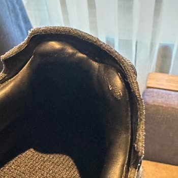 Kısa Sürede Deforme Olan Ayakkabı Ve Mağaza Kapanışı Nedeniyle Çözüm Bulamama