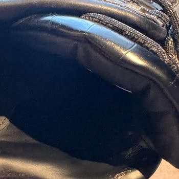 Kısa Sürede Deforme Olan Ayakkabı Ve Mağaza Kapanışı Nedeniyle Çözüm Bulamama