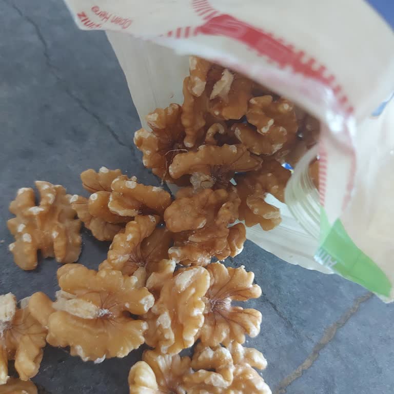 Bozuk Ceviz Ve Küflü Ekmek: Hakmar'da Fişsiz Değişim Yapılmıyor