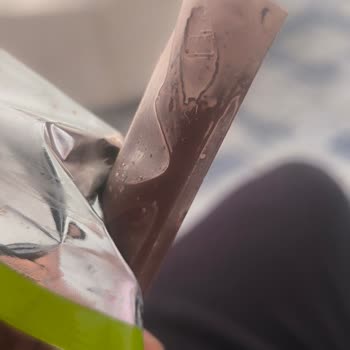 Tarihi Geçmemiş Eti Çikolata Bozuk Çıktı, Firmadan Yanıt Alamadım