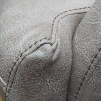 Teşhirdekiyle Alakasız Kalitesiz Koltuk Ve Eksik Teslimat, Saygısız Hizmet