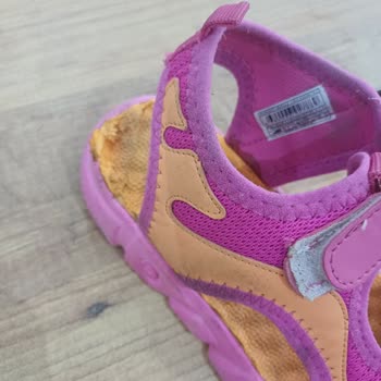 Lumberjack Kısa Sürede Parçalanan Çocuk Sandaleti İçin Kullanıcı Hatası Gerekçesiyle Ret!