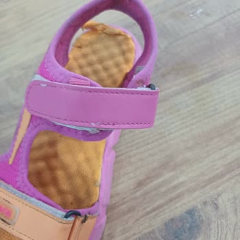 Lumberjack Kısa Sürede Parçalanan Çocuk Sandaleti İçin Kullanıcı Hatası Gerekçesiyle Ret!